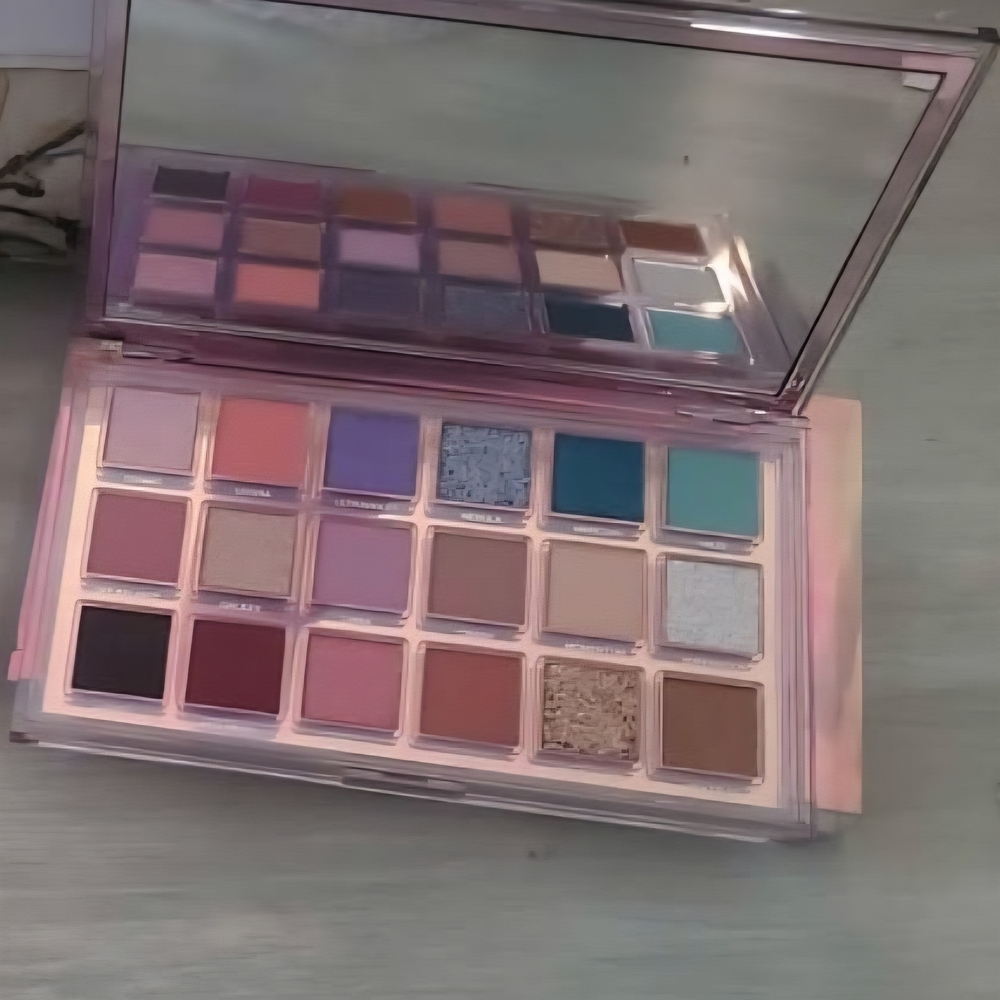 HUDA BEAUTY Mercury Retrograde Eyeshadow Palette - Pink Purple - Picture 2 of 2